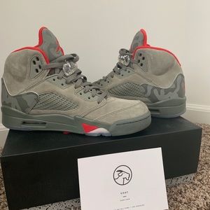 Jordan Retro 5 (dark stucco/university red)